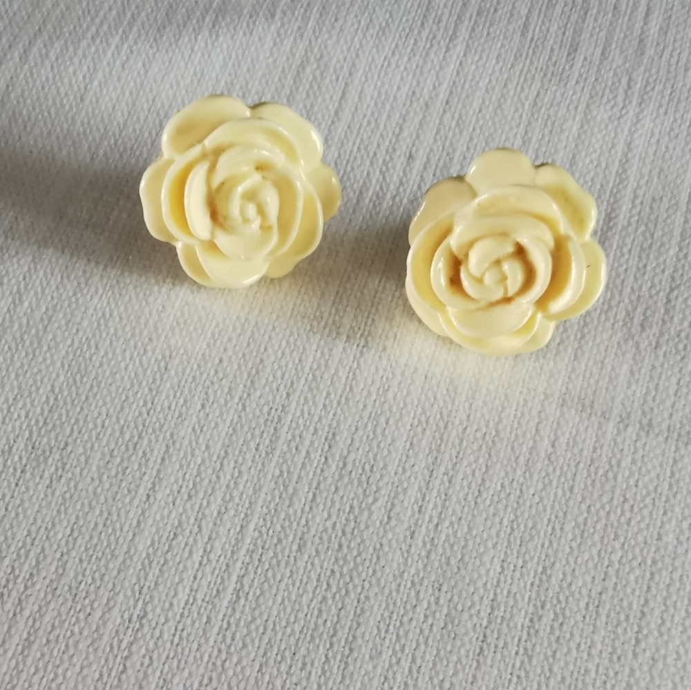 Cream Rose Stud Pierced Earrings